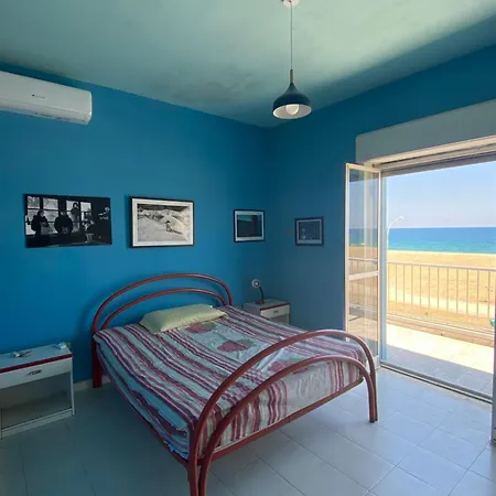 Rainbow Seafront مارينا دي سكيافوني
