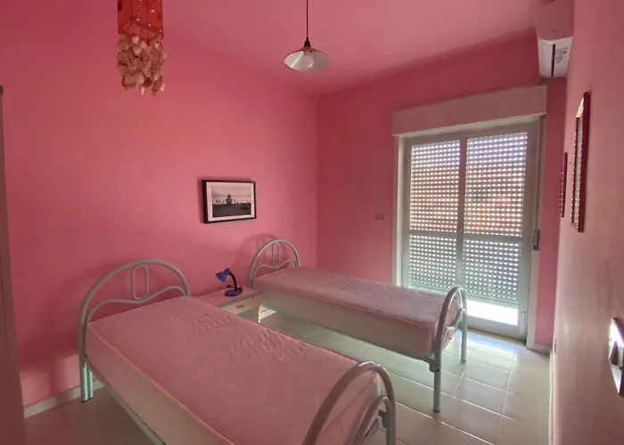 Rainbow Seafront Apartamento